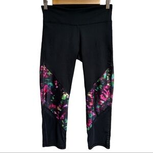 Fabletics Salar Statement PowerHold Mesh Abstract Print Brogan‎ Capri Leggings
